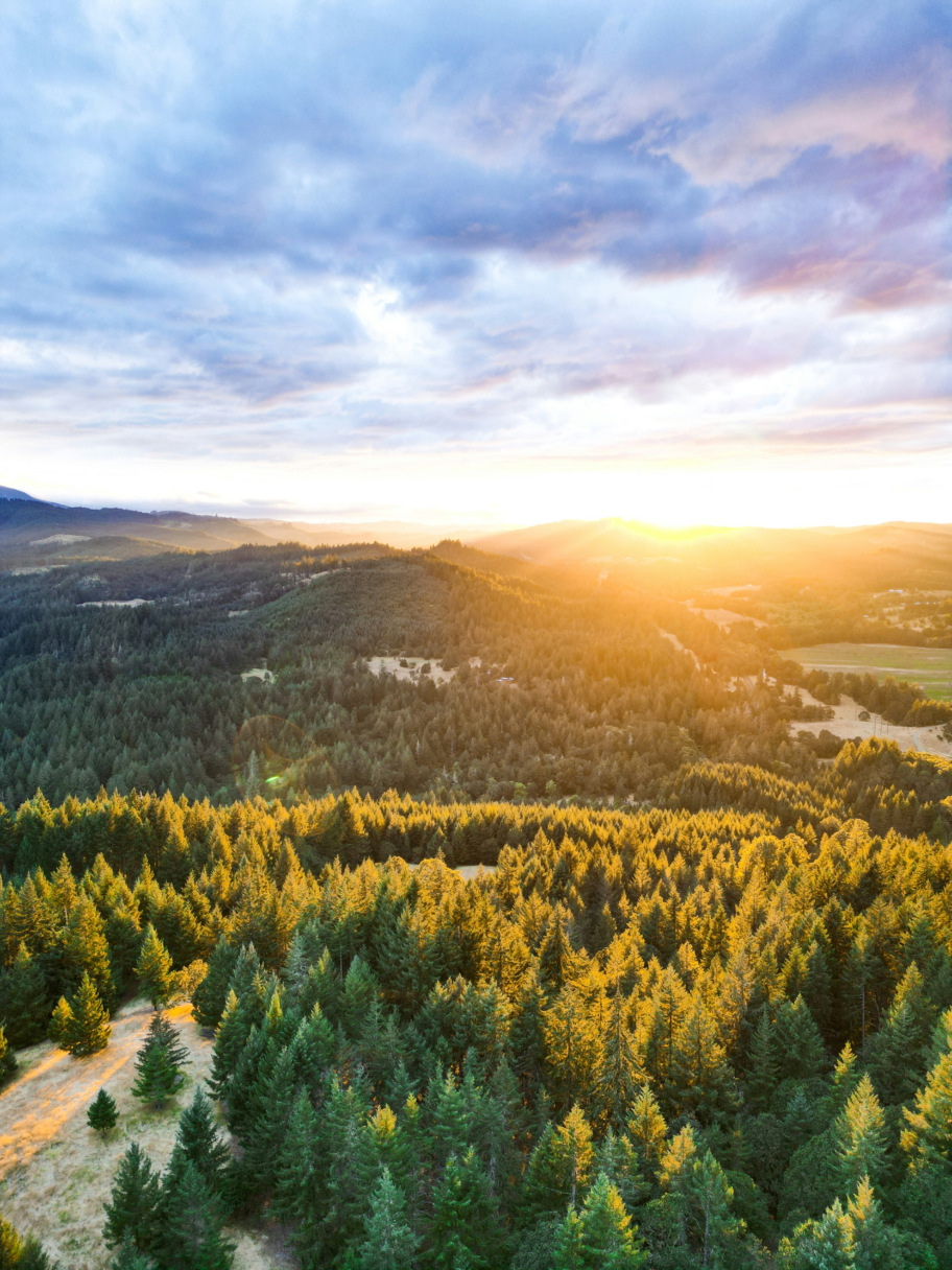 A sunset over the mountains outside Corvallis, Oregon